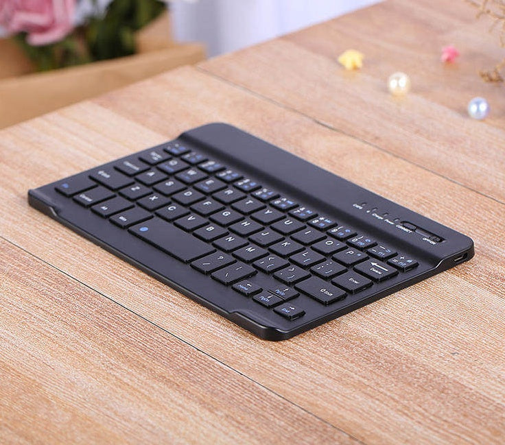 Wireless portable ultra-thin keyboard